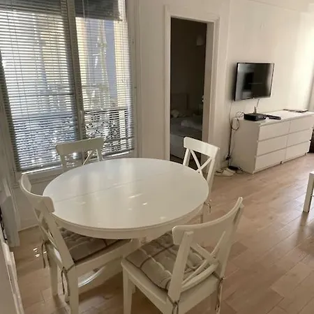 8th, Bright, Very Good Location Daire *