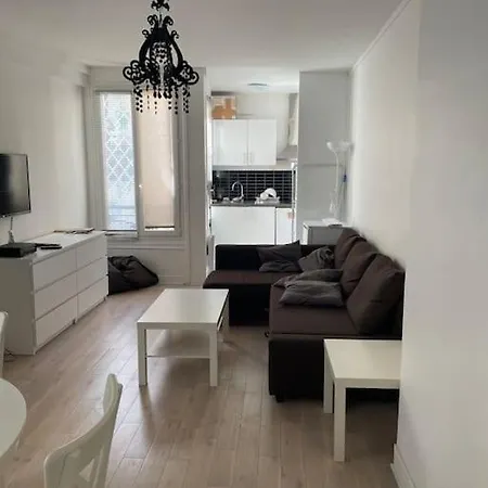 8th, Bright, Very Good Location * Paris